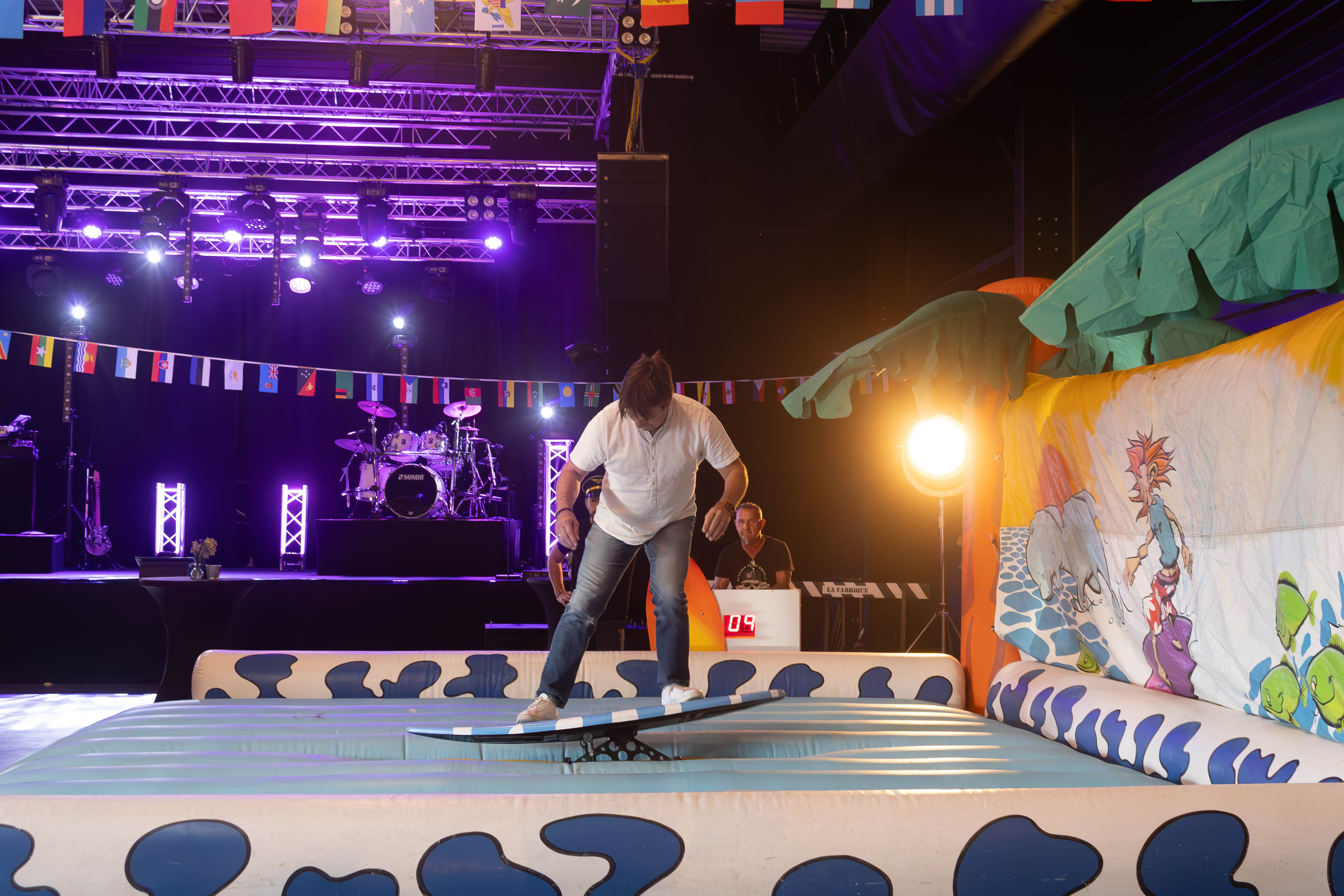 Organiser Simulateur de surf à Liège : une animation qui fait bouger vos équipes, sans improvisation