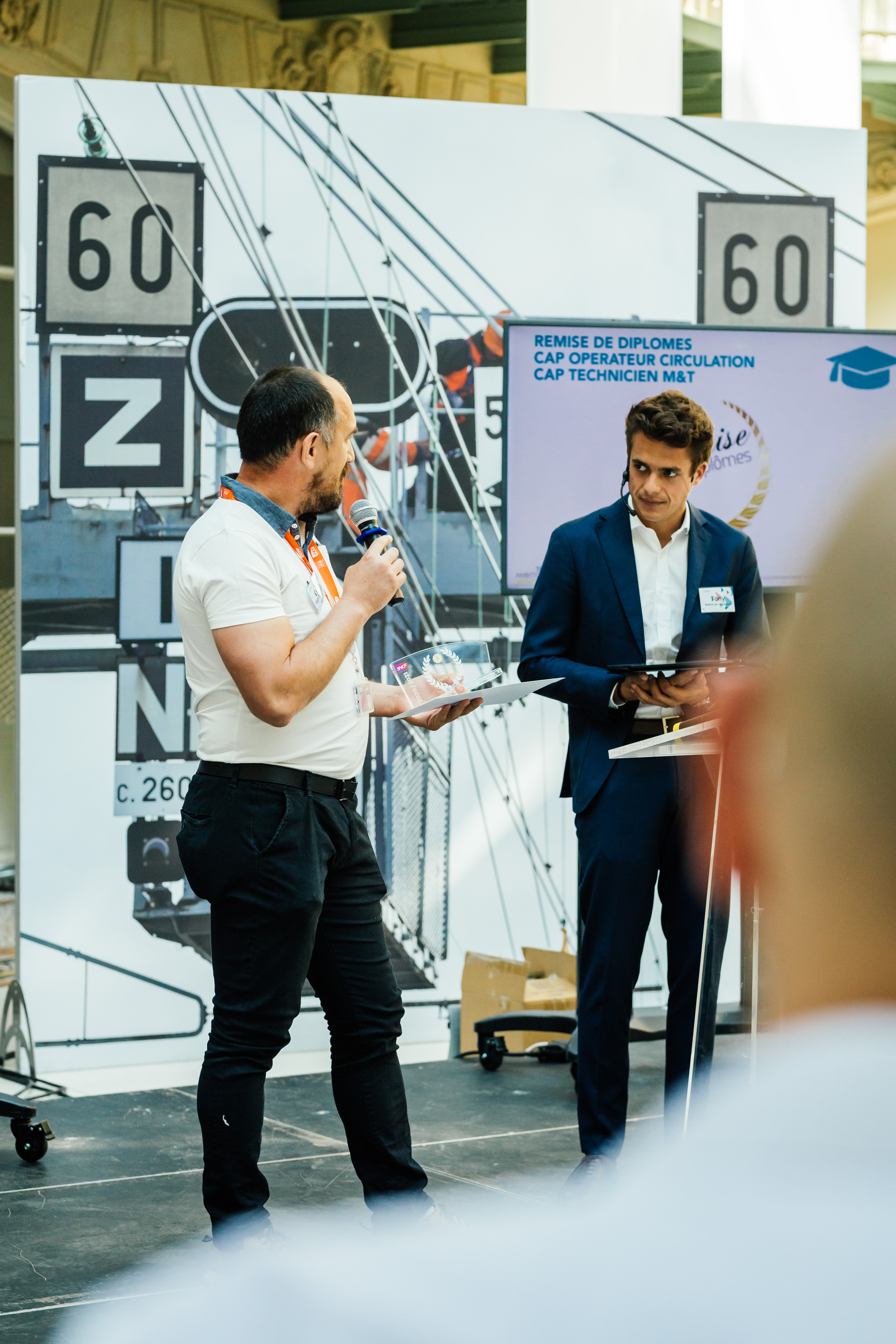 Organiser Trouver hôtesses événementielles Marseille