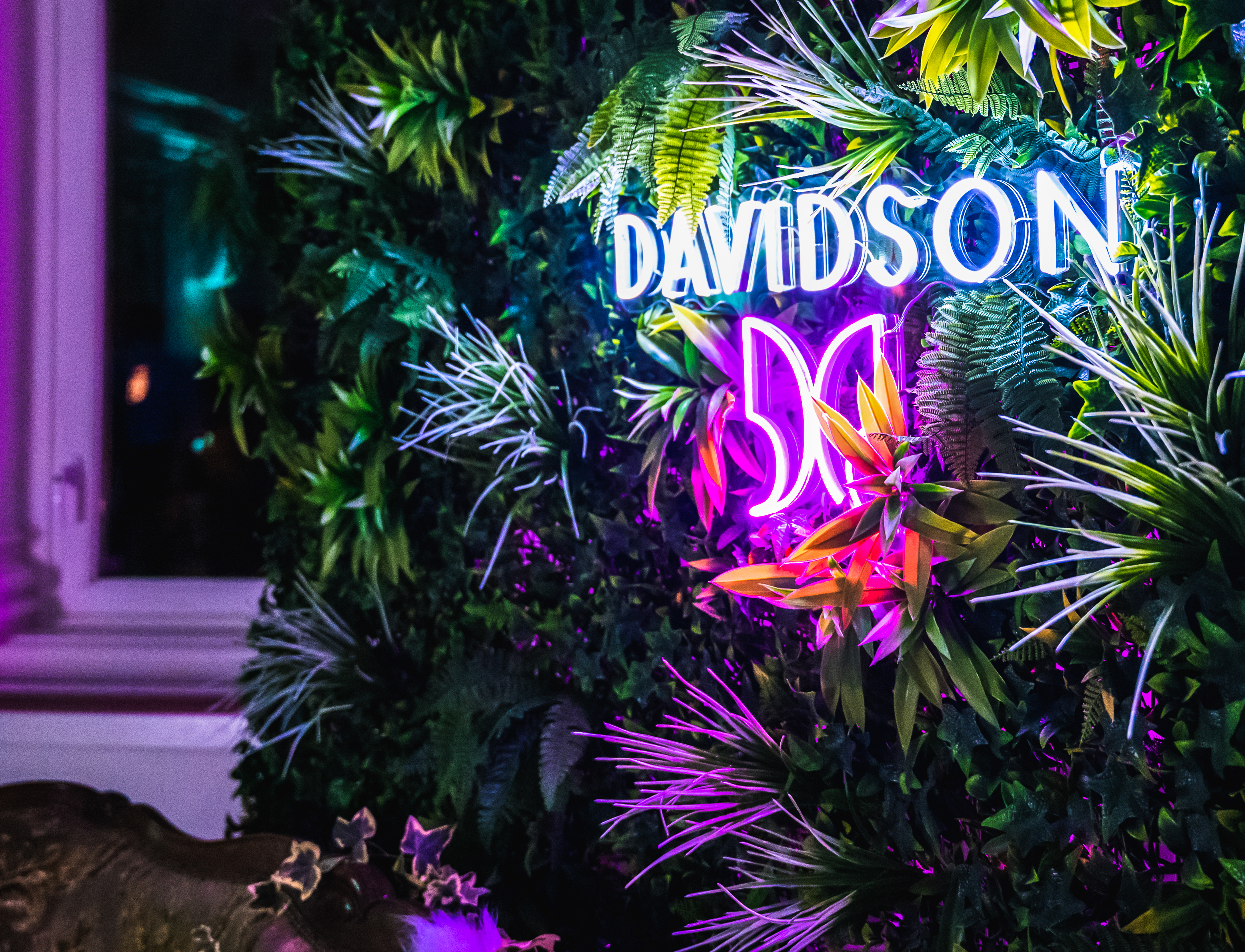 Flocage lumineux à Liège : une animation visible, cadrée et efficace pour vos équipes